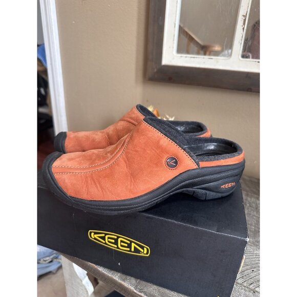 KEEN Women's US 9 M  Red Nubuck Leather Slip On Mule Shoe Clog - Picture 1 of 5